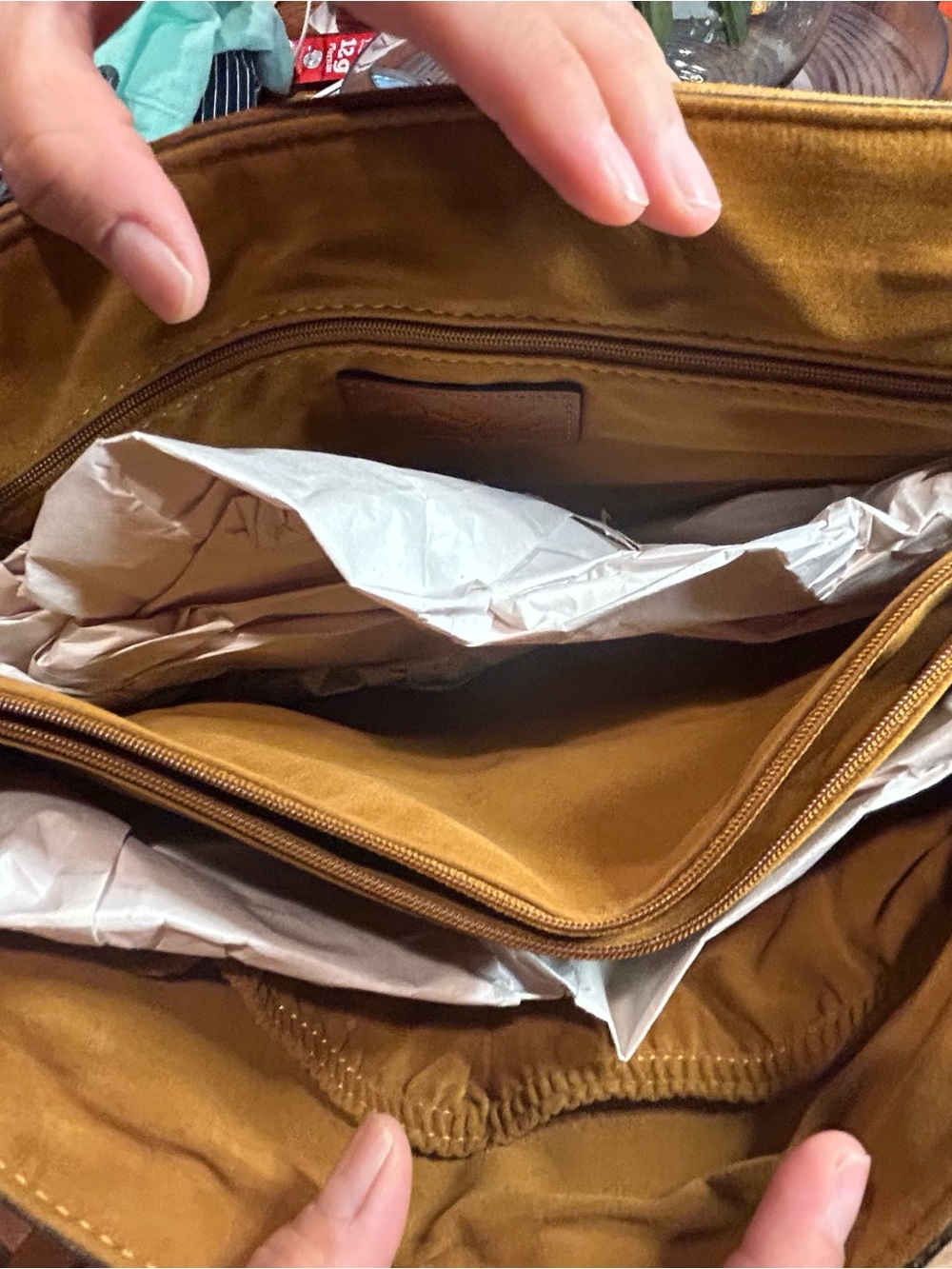 Patricia Nash Amersham
Messenger Bag in Heritage Tan leather New No Tags Learher - Picture 15 of 15